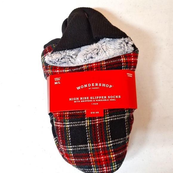 NWT Adult Tartan Plaid Fleece Slipper Socks with Huggable V Heel & Grippers - Picture 2 of 7